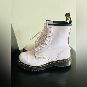 Dr. Martens White Croc Embossed Boots Sz 6